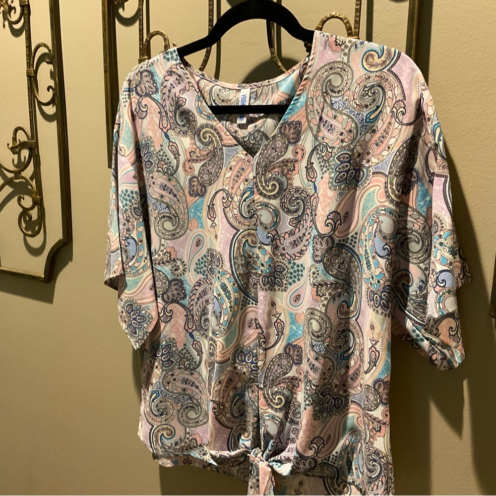 EUC Medium Paisley Tie Front Top